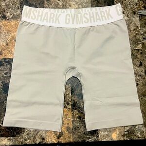 GYMSHARK CYCLIST SHORT LIGHT GRAY COLOR NWT